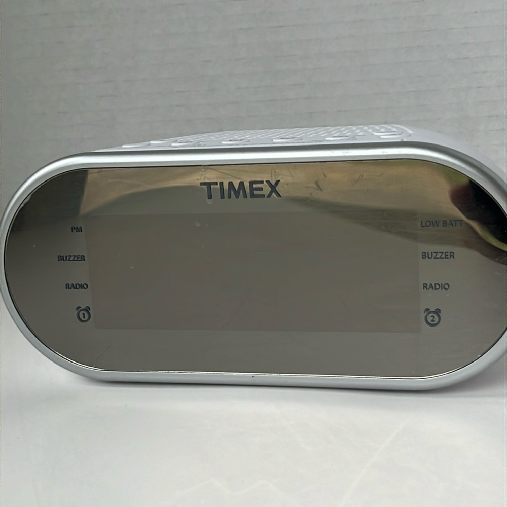 TIMEX AM/FM Dual Alarm Clock Radio with Battery Backup Model T2312 Modern Small.
